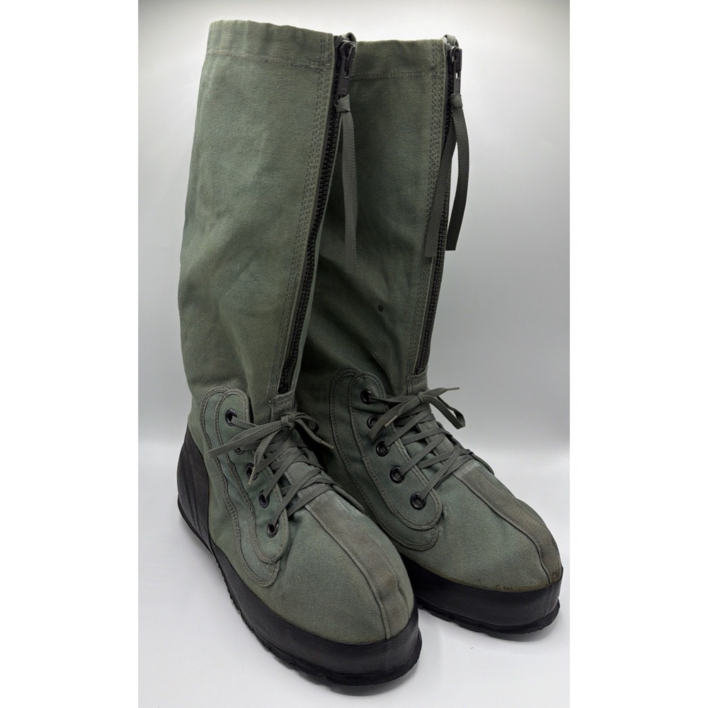 Vintage US Military N-1B MUKLUK Boots Sz. Medium Extreme Cold Weather w/Liners.